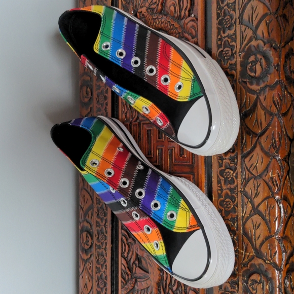 Converse Chuck Taylor Low Pride Rainbow Sneakers Size 7 Women - Picture 2 of 8